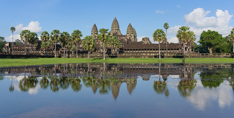 File:Angkor Wat with its reflection (cropped).jpg